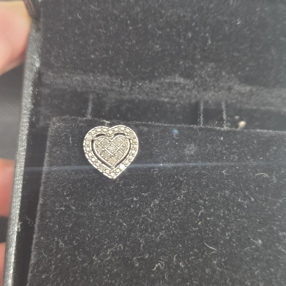 1/10Ct Genuine Diamomd Sterling Silver Heart Stud Earrings - Picture 6 of 8